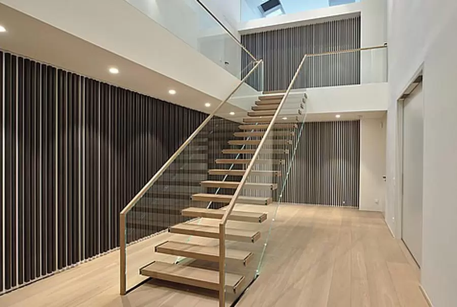 Cầu thang kính cường lực